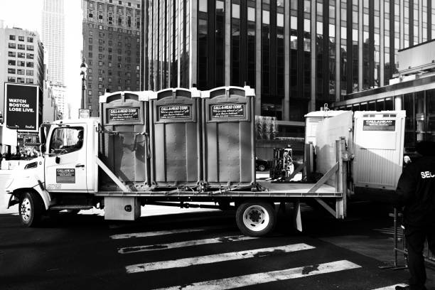 Best Portable toilet rental cost  in Delhi, LA